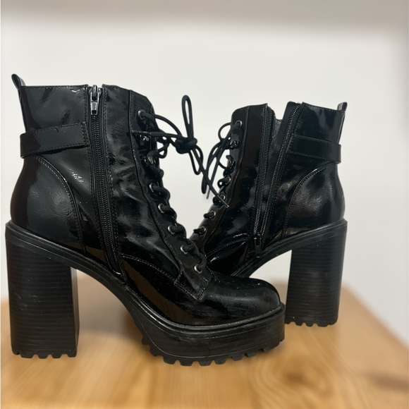 GBG Los Angeles Black Lace Up Boots with Chunky Heel - Picture 3 of 5